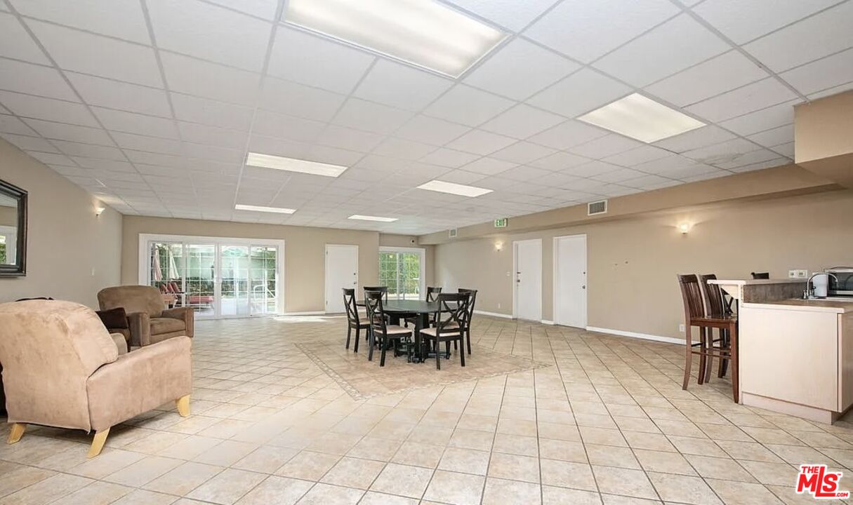 5139 Balboa Blvd Unit: 11