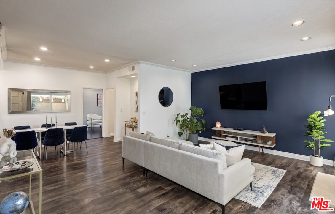 5139 Balboa Blvd Unit: 11