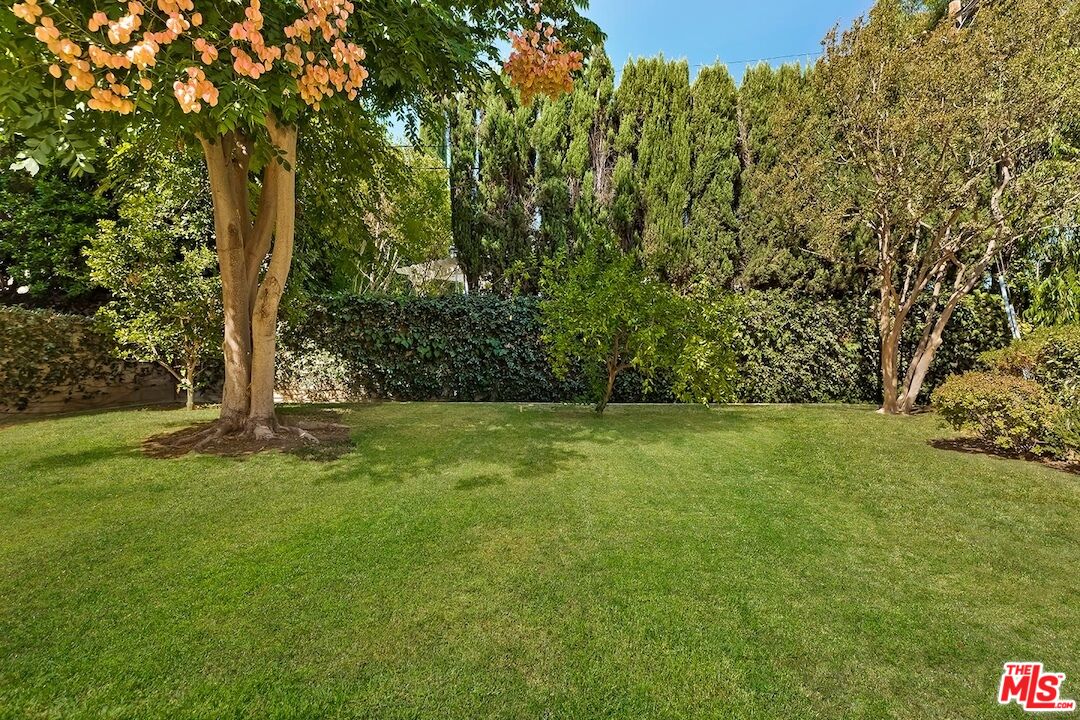 5139 Balboa Blvd Unit: 11