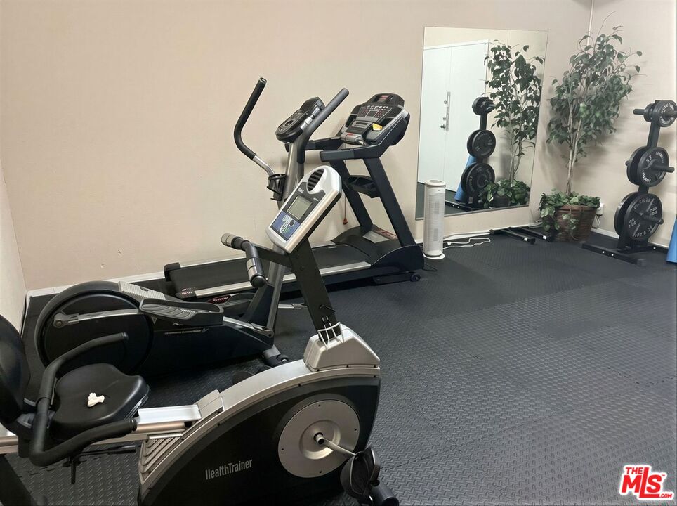 5139 Balboa Blvd Unit: 11