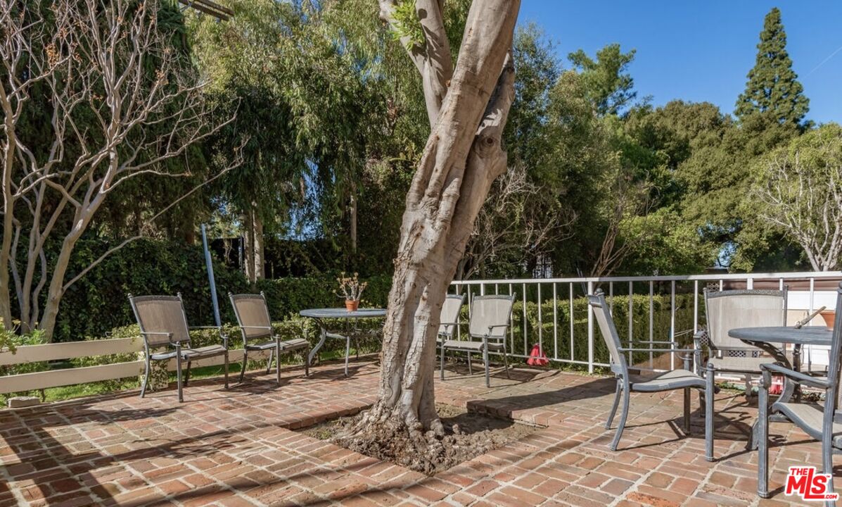 5139 Balboa Blvd Unit: 11