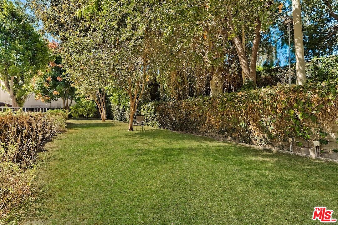 5139 Balboa Blvd Unit: 11