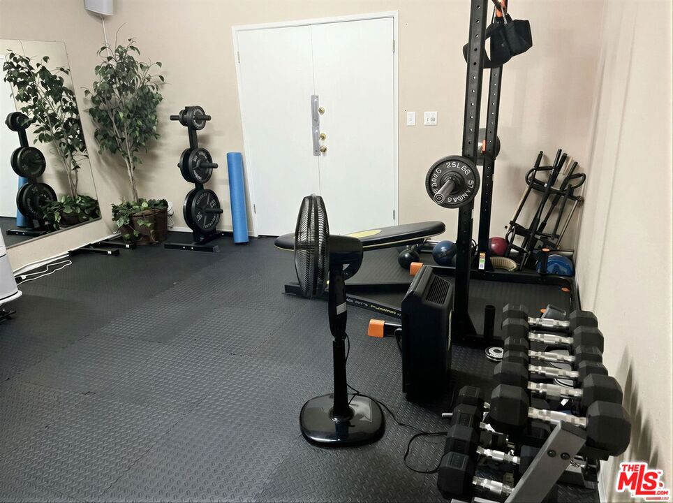 5139 Balboa Blvd Unit: 11