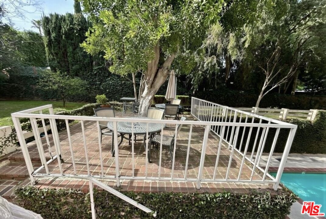 5139 Balboa Blvd Unit: 11