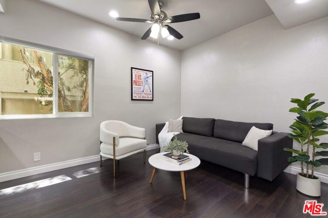 5139 Balboa Blvd Unit: 11