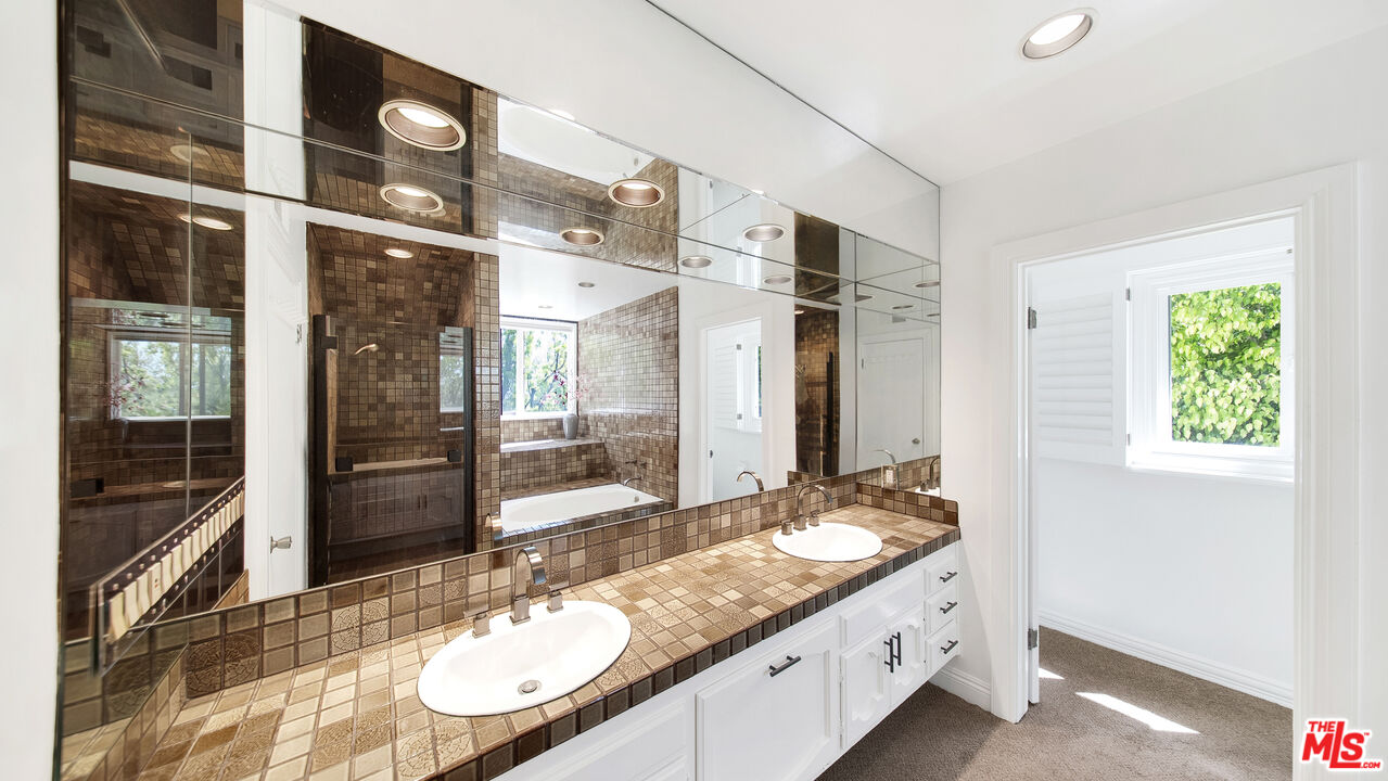 2312 Kimridge Rd