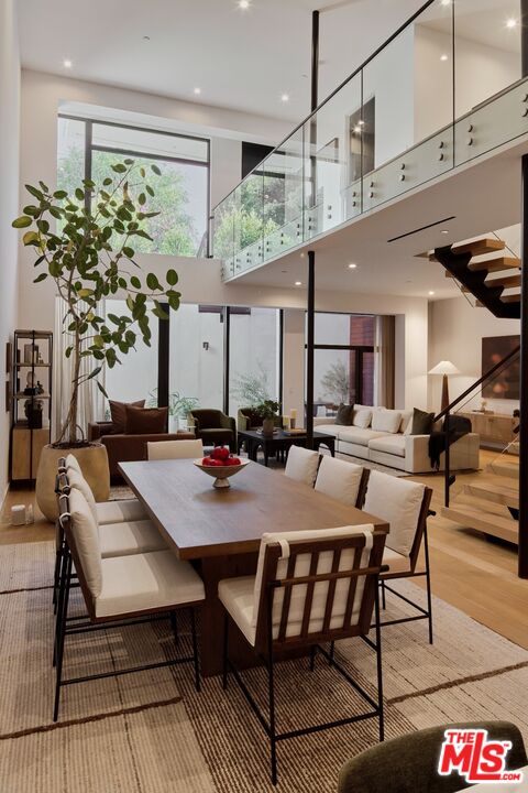 702 N Doheny Dr Unit: TH5