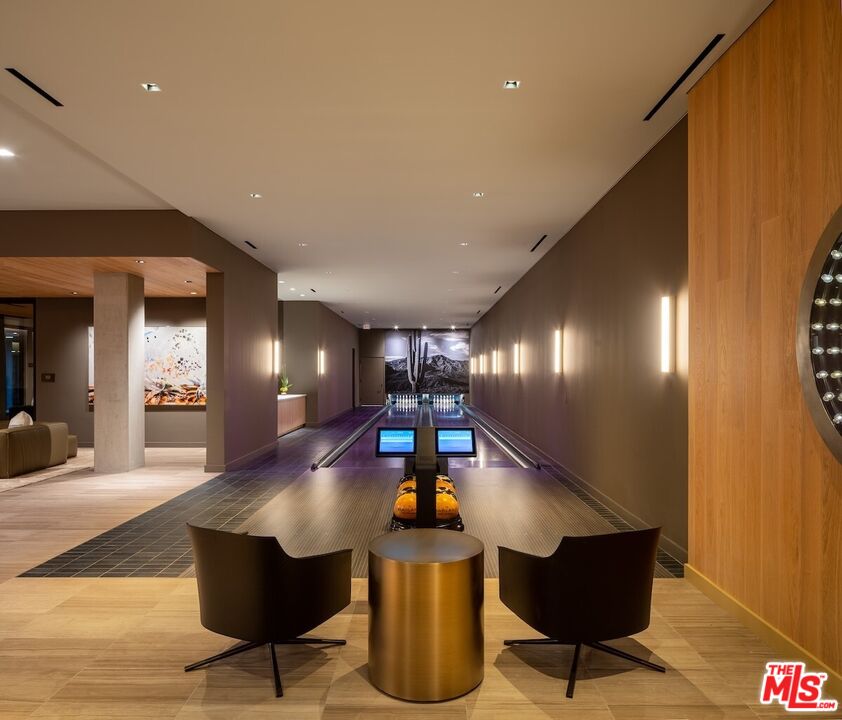 702 N Doheny Dr Unit: TH5