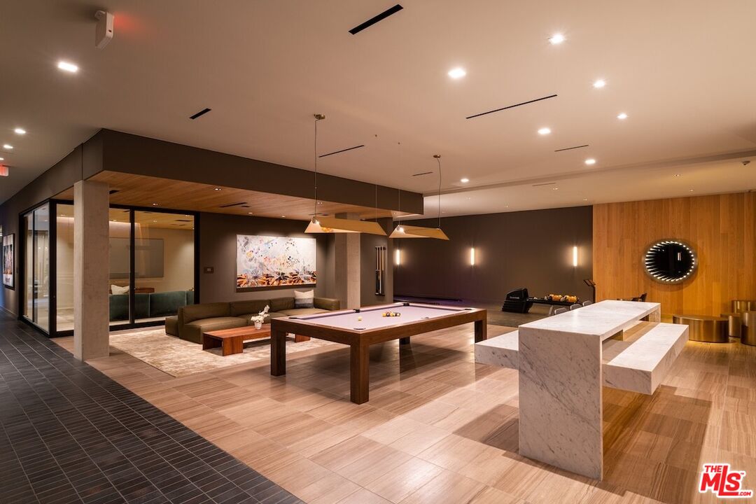 702 N Doheny Dr Unit: 302