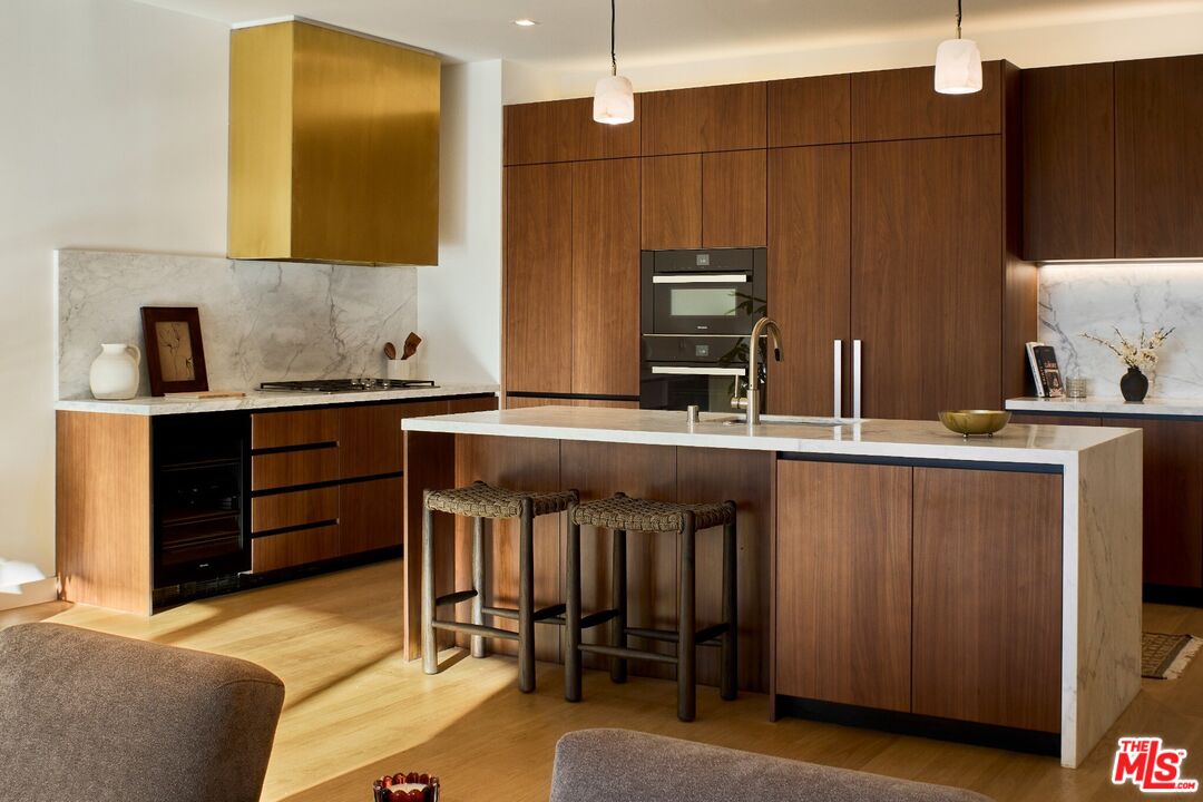 702 N Doheny Dr Unit: 302