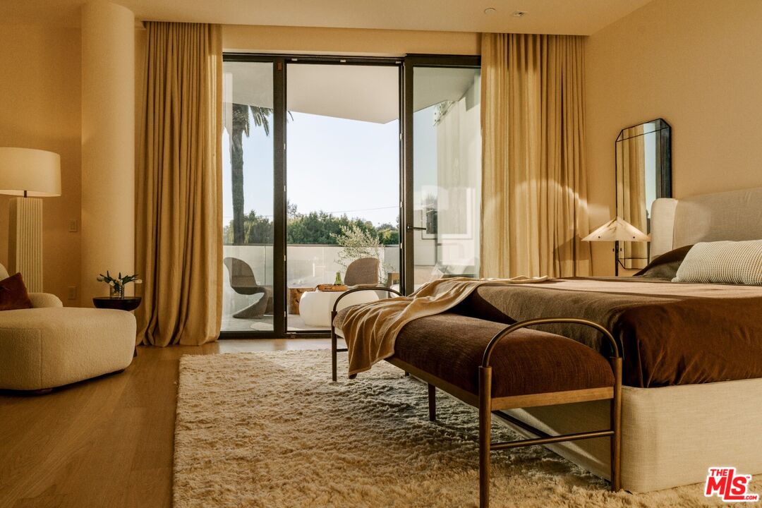 702 N Doheny Dr Unit: 302