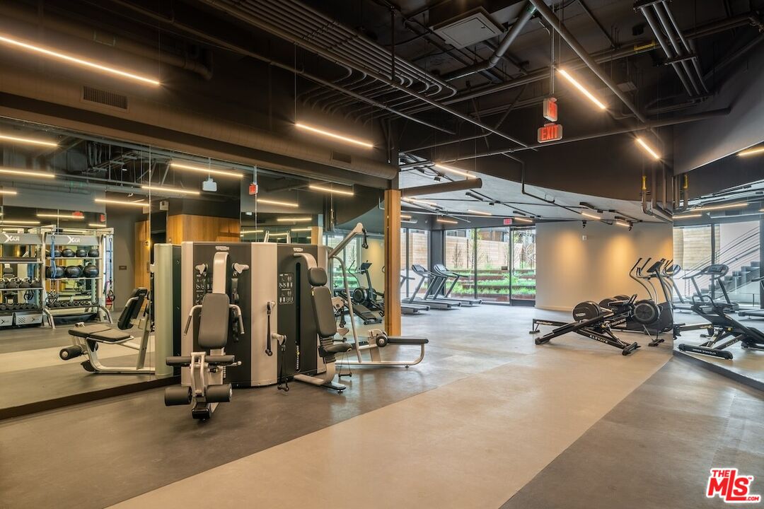 702 N Doheny Dr Unit: TH25