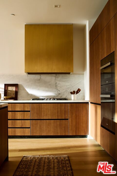 702 N Doheny Dr Unit: TH12