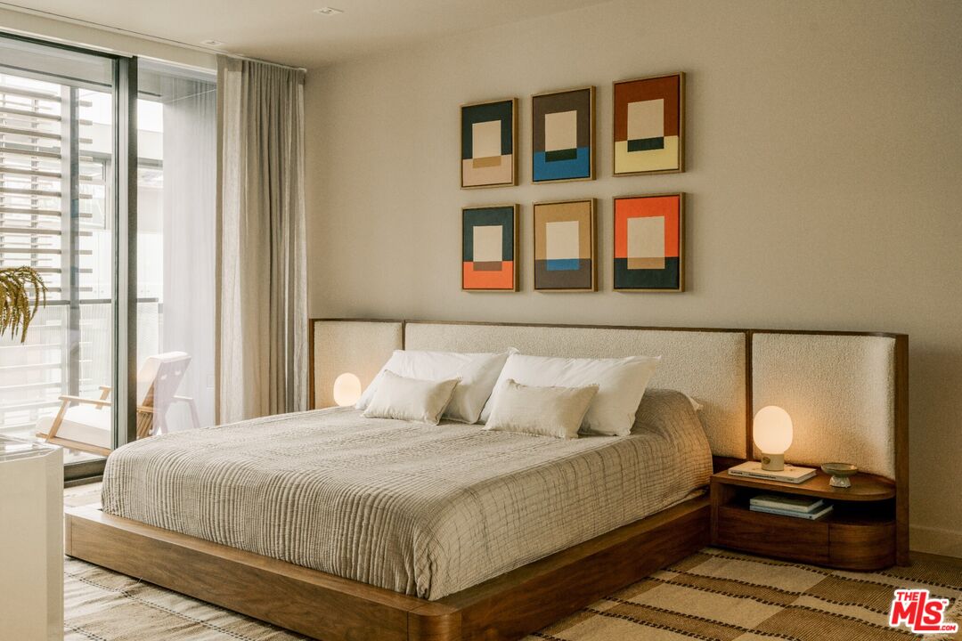 702 N Doheny Dr Unit: TH12