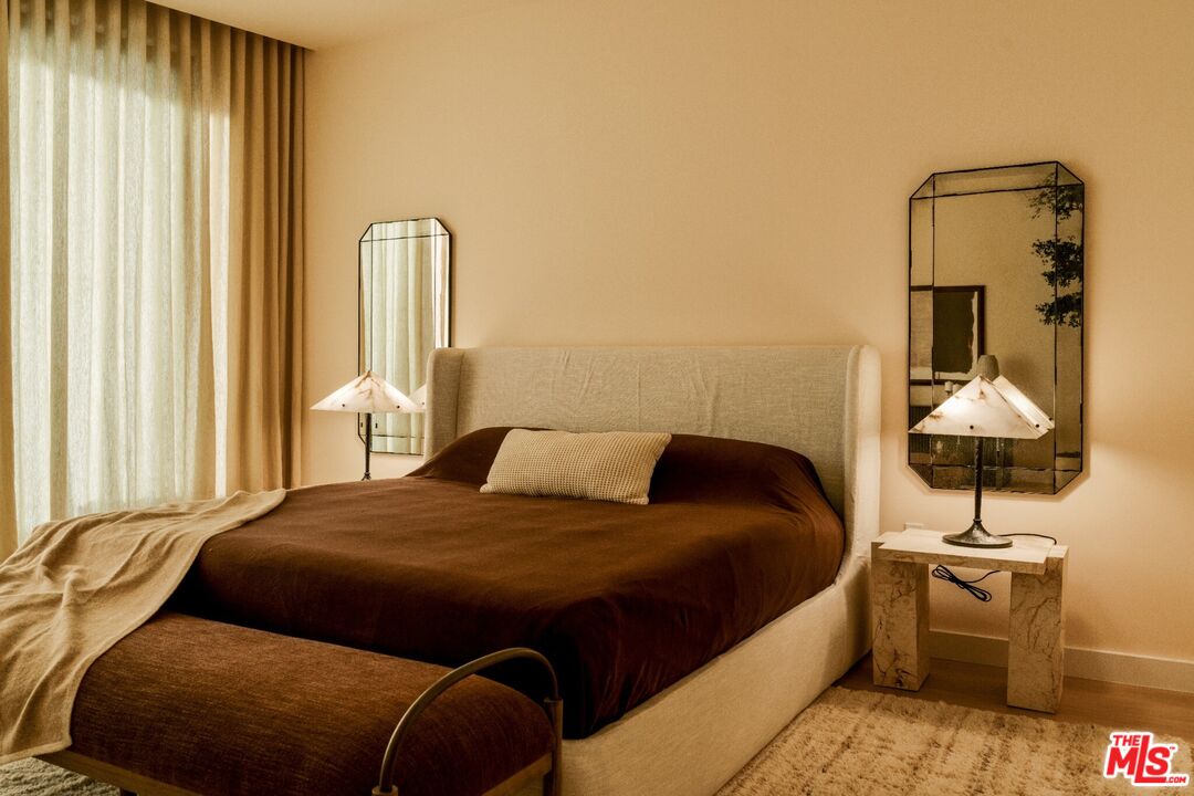 702 N Doheny Dr Unit: 101