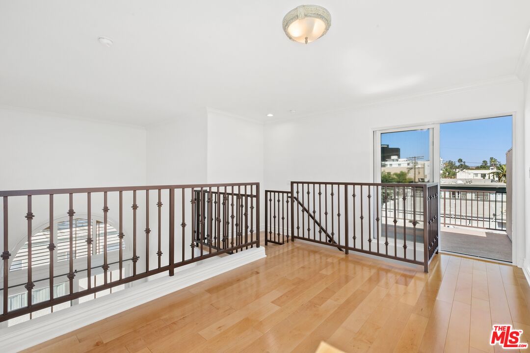 11723 Mayfield Ave Unit: 5