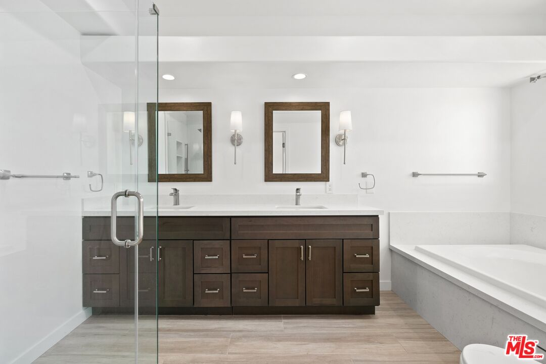 11723 Mayfield Ave Unit: 5