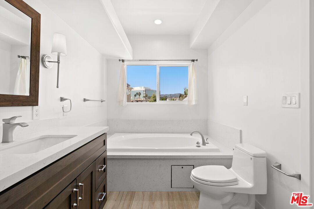 11723 Mayfield Ave Unit: 5