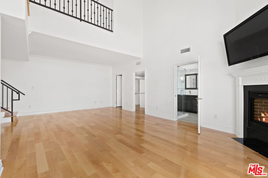 11723 Mayfield Ave Unit: 5