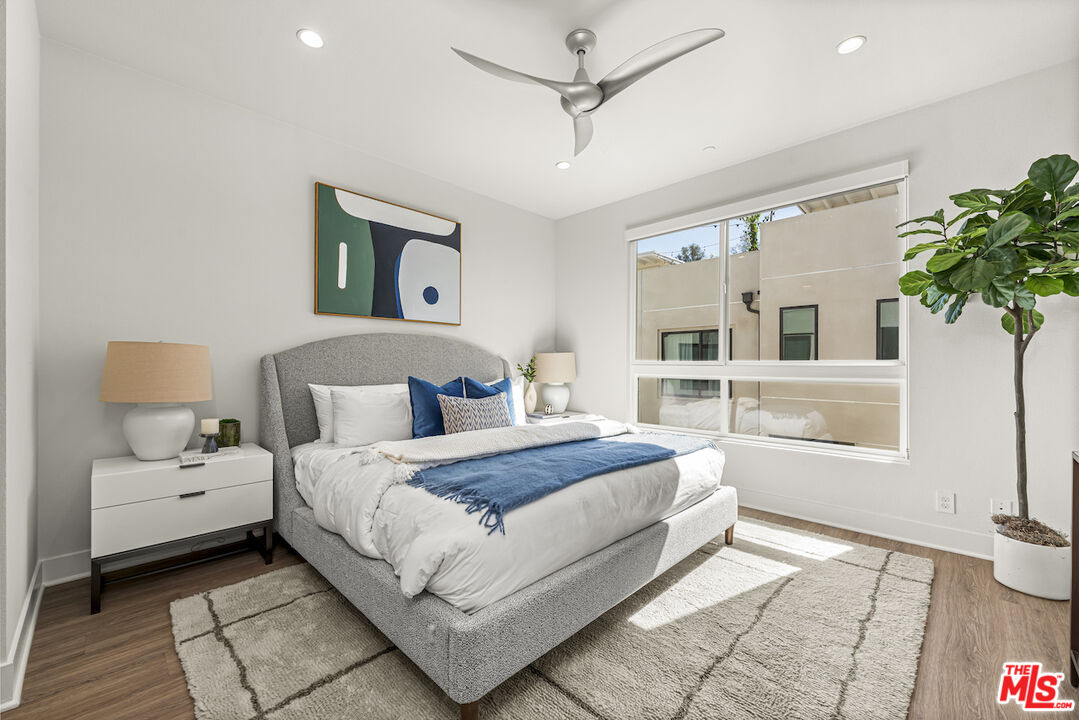 2111 N Cahuenga Blvd Unit: 14