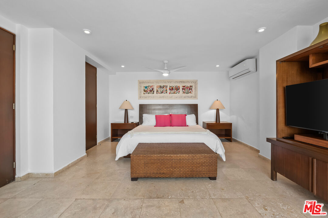 402 Herradura Unit: Mexico