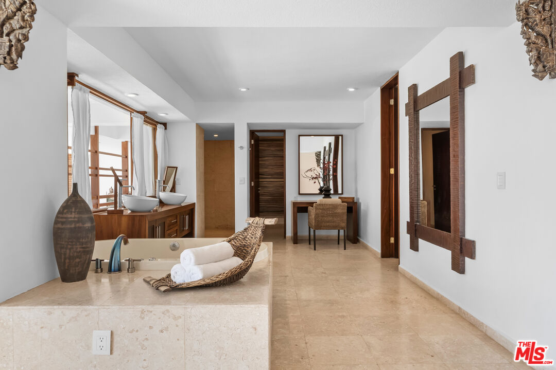 402 Herradura Unit: Mexico