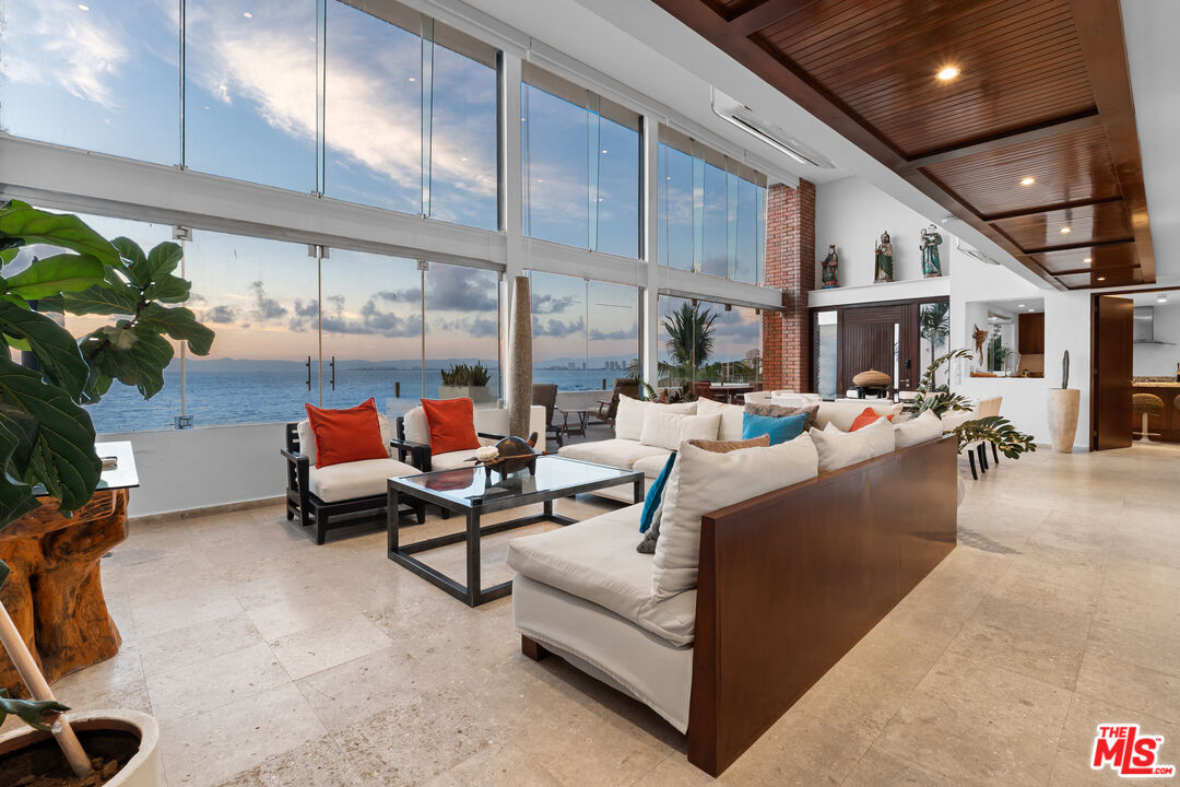 402 Herradura Unit: Mexico