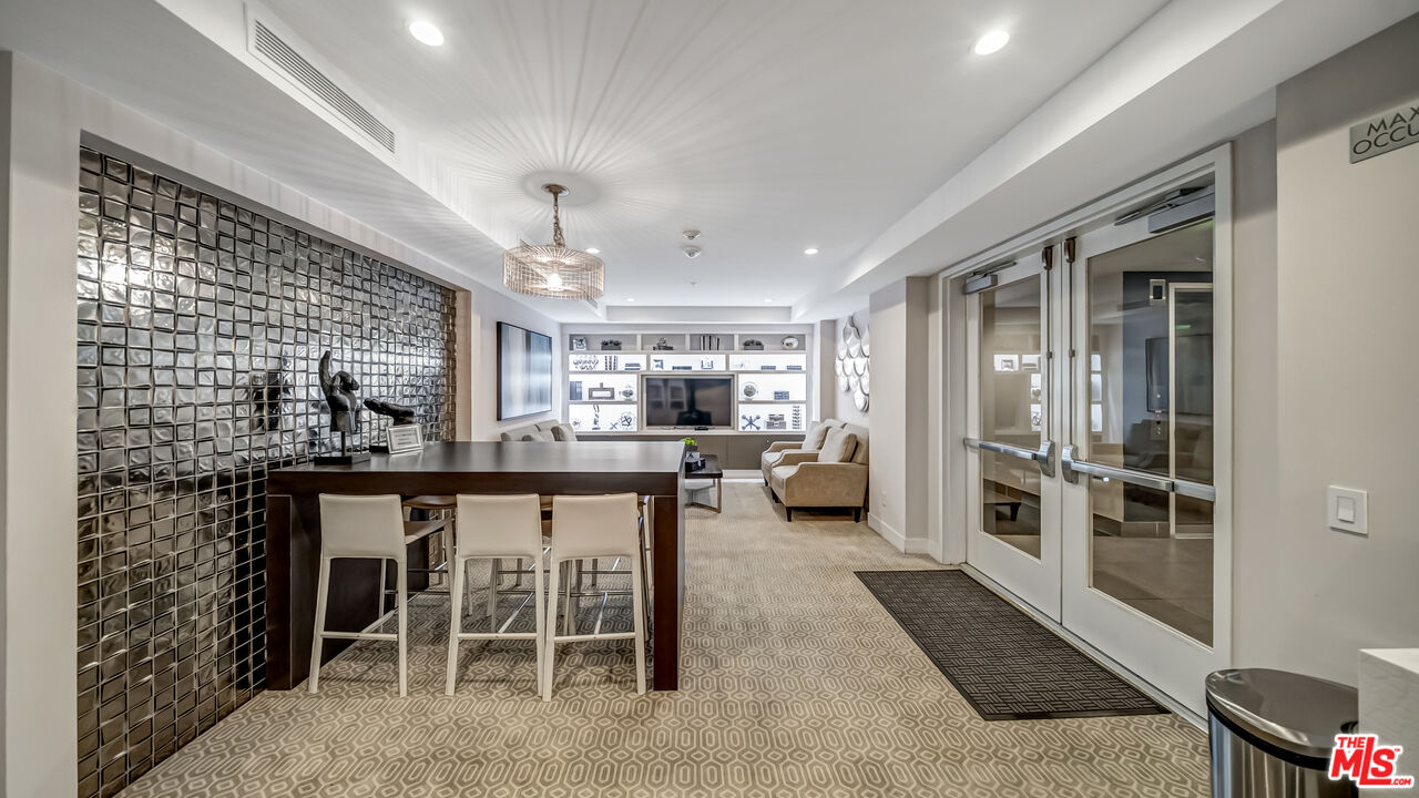 460 N Palm Dr Unit: 506PH