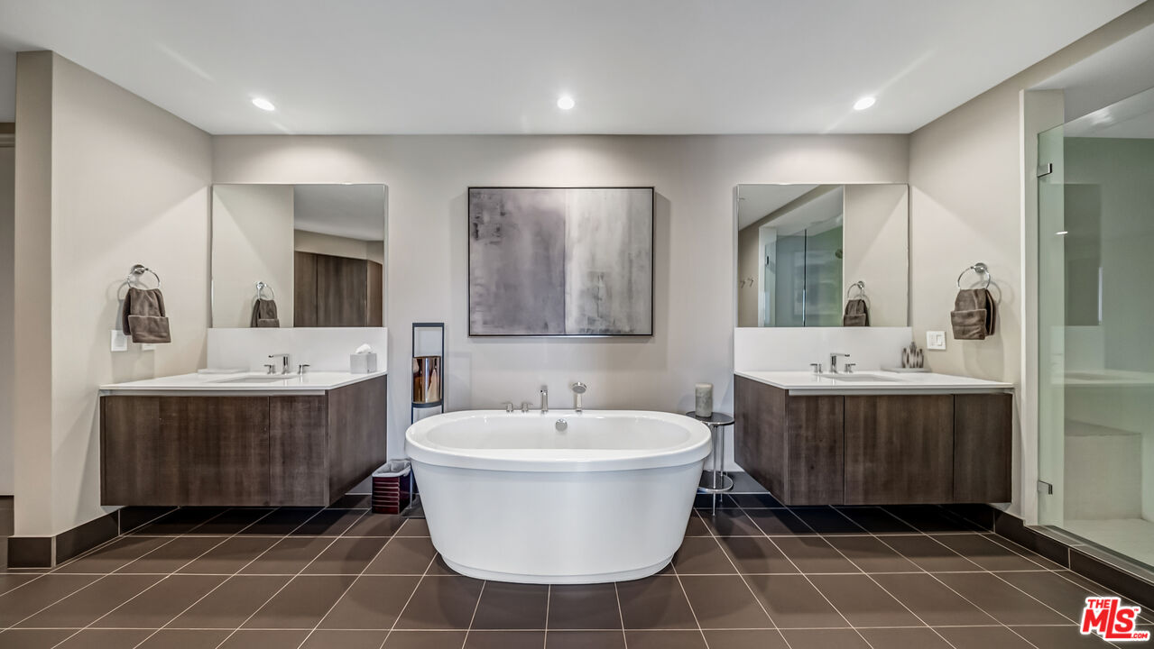 460 N Palm Dr Unit: 506PH