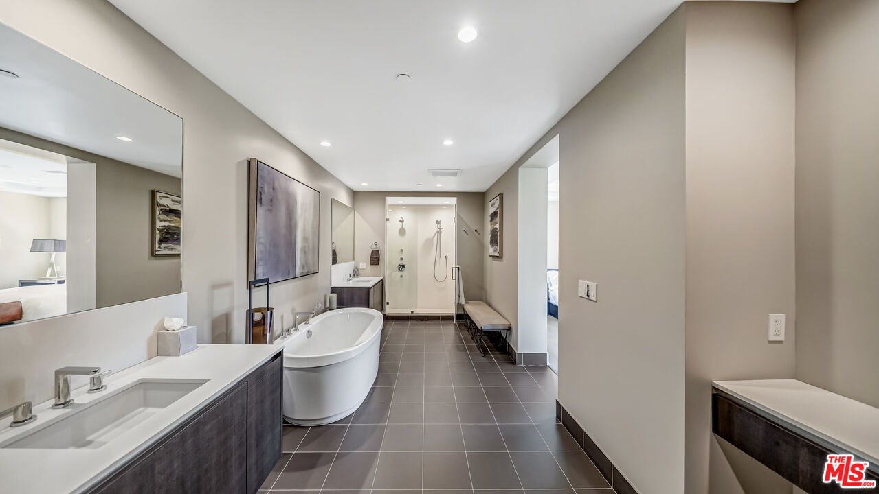 460 N Palm Dr Unit: 506PH