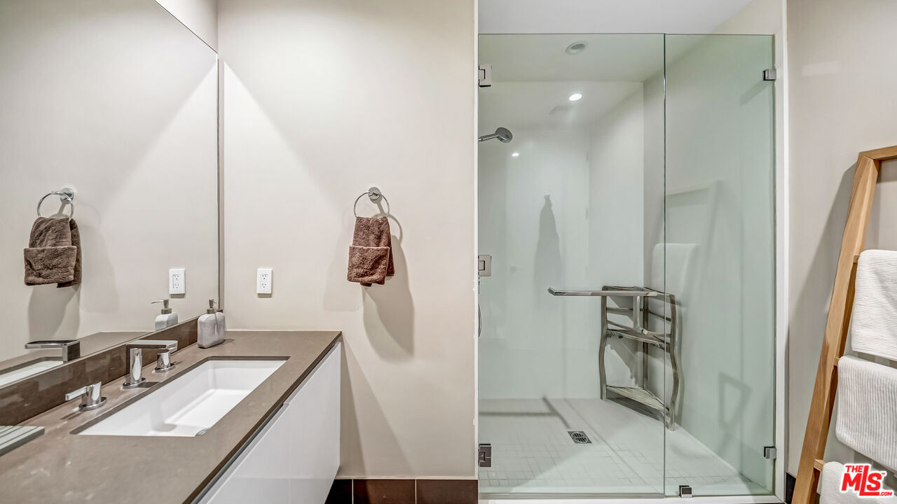 460 N Palm Dr Unit: 506PH