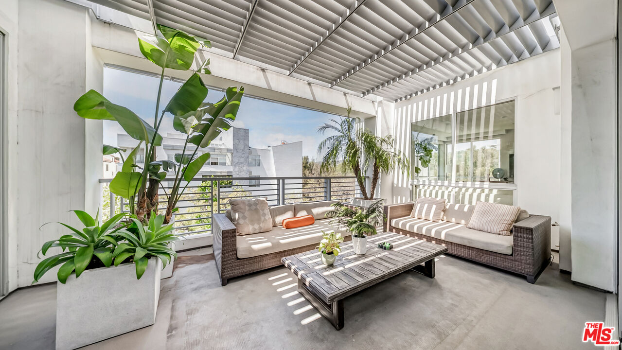 460 N Palm Dr Unit: 506PH