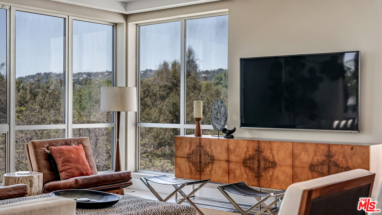 460 N Palm Dr Unit: 506PH