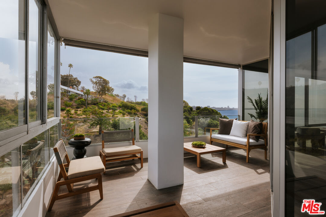 17352 W Sunset Blvd Unit: 1