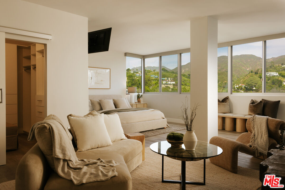 17352 W Sunset Blvd Unit: 1