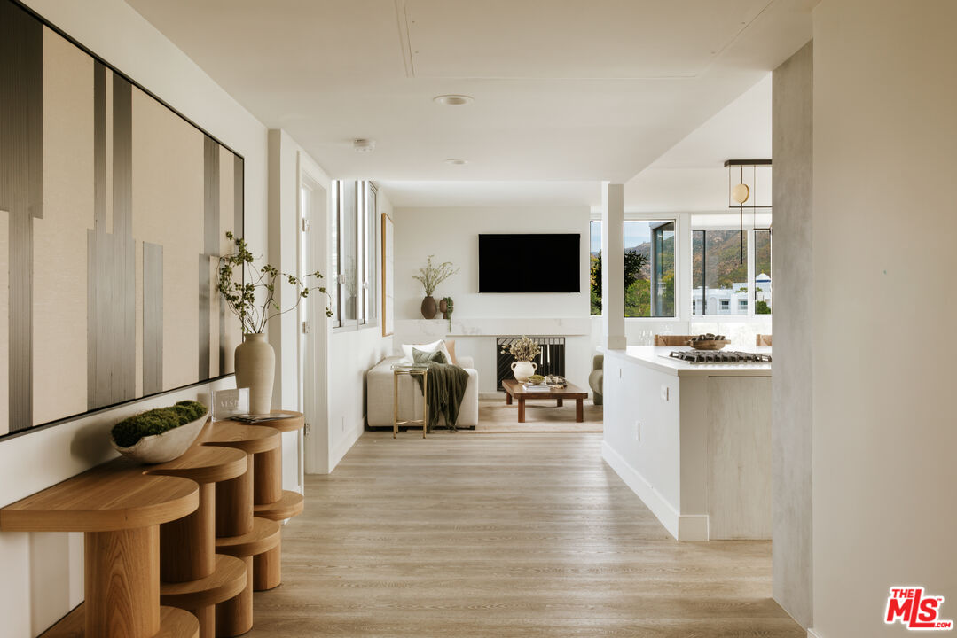 17352 W Sunset Blvd Unit: 1