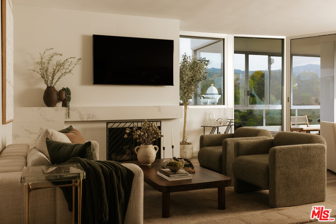 17352 W Sunset Blvd Unit: 1