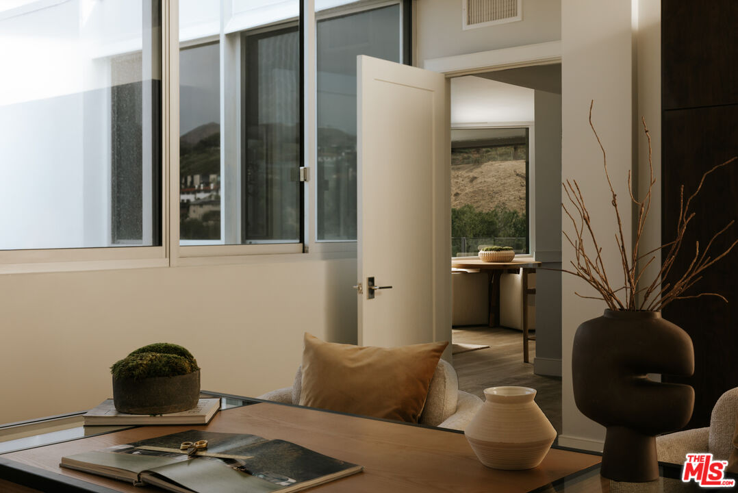 17352 W Sunset Blvd Unit: 1