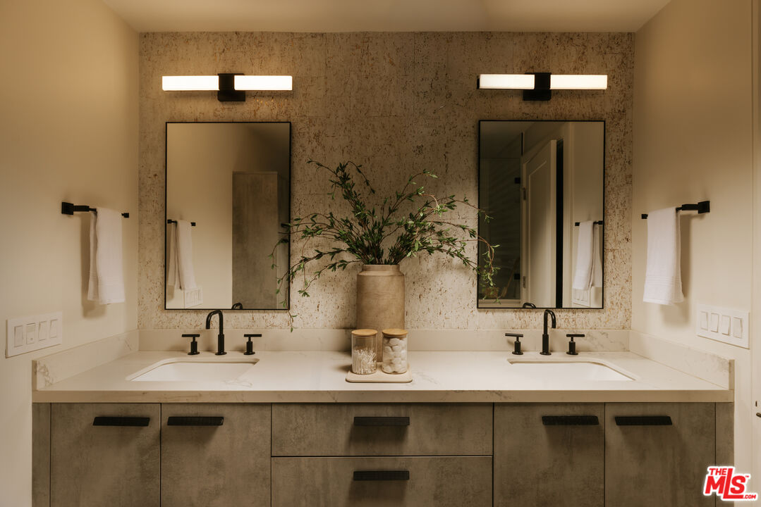 17352 W Sunset Blvd Unit: 1