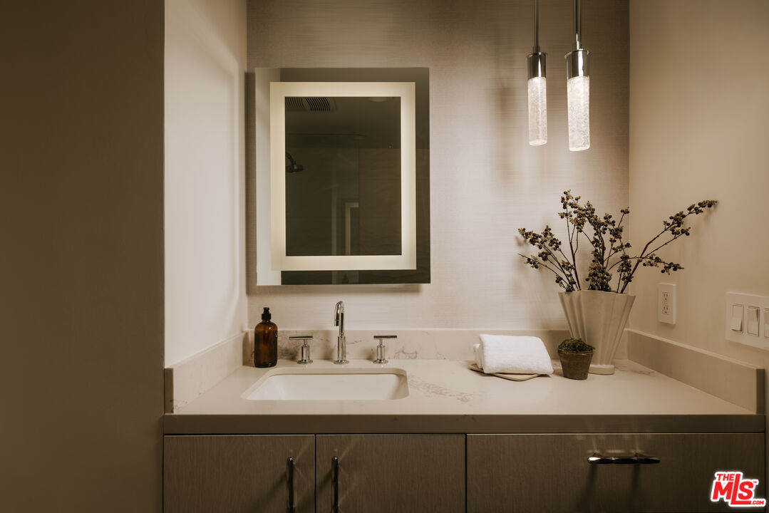 17352 W Sunset Blvd Unit: 1