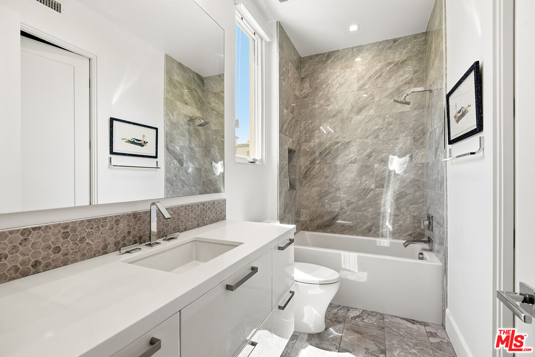 5926 Firefly Pl