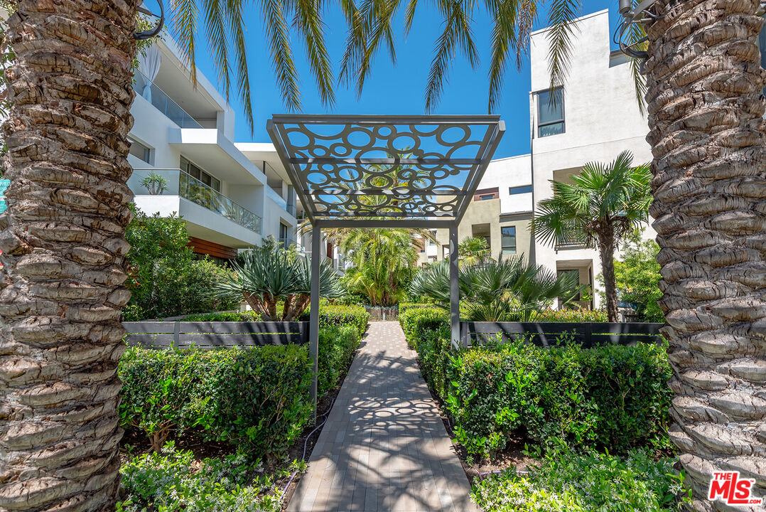 5926 Firefly Pl
