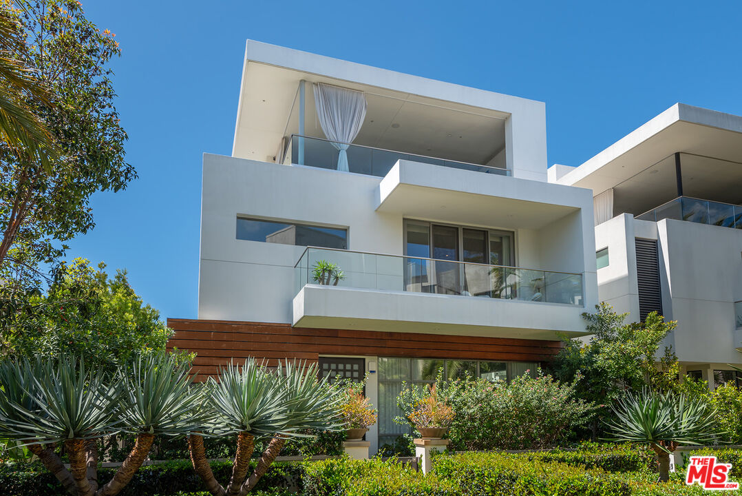 5926 Firefly Pl