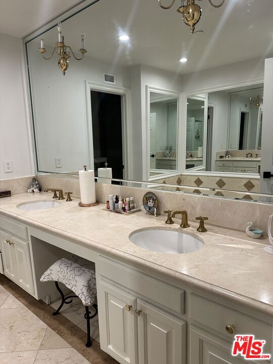 324 N Palm Drive 206