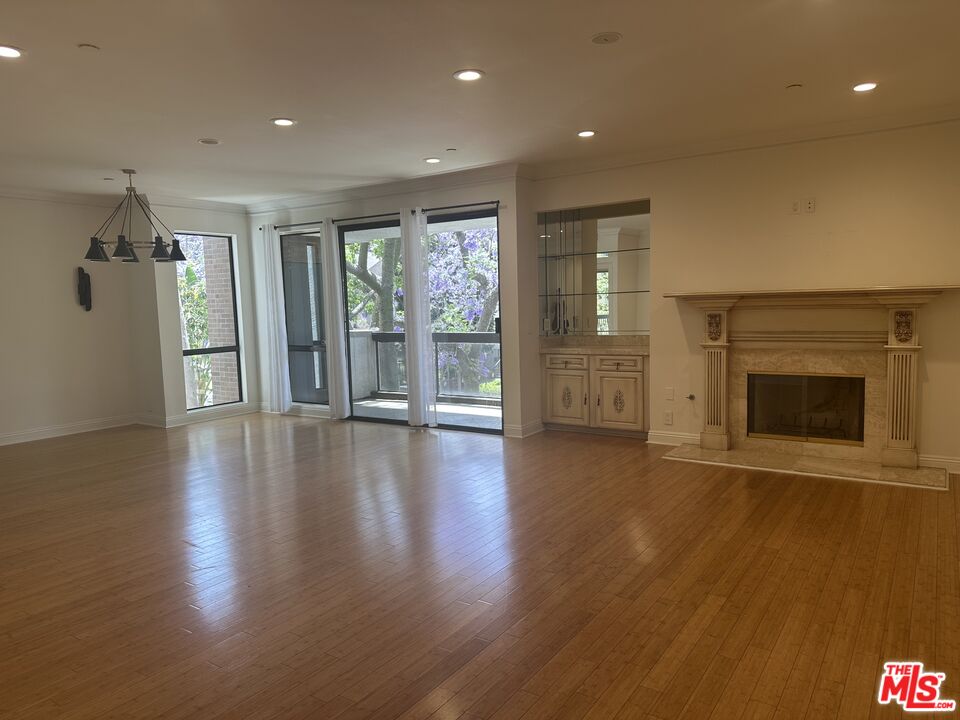 324 N Palm Dr Unit: 206