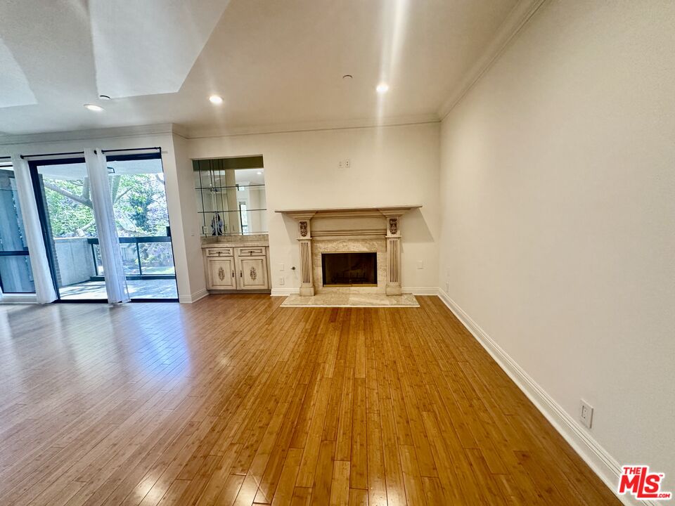 324 N Palm Dr Unit: 206