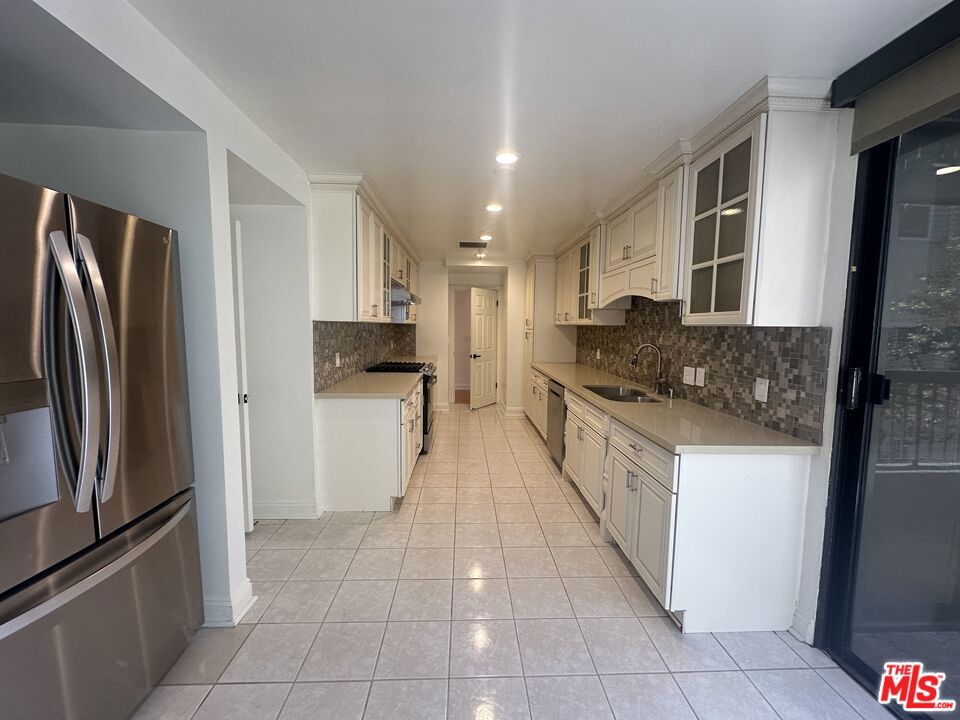 324 N Palm Drive 206