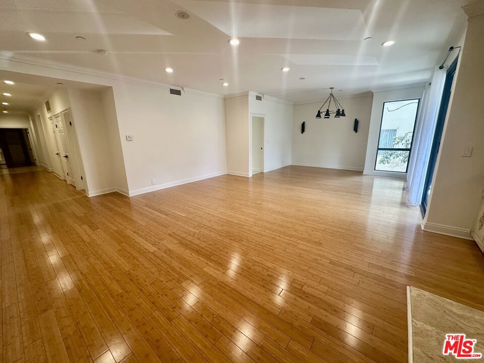 324 N Palm Drive 206
