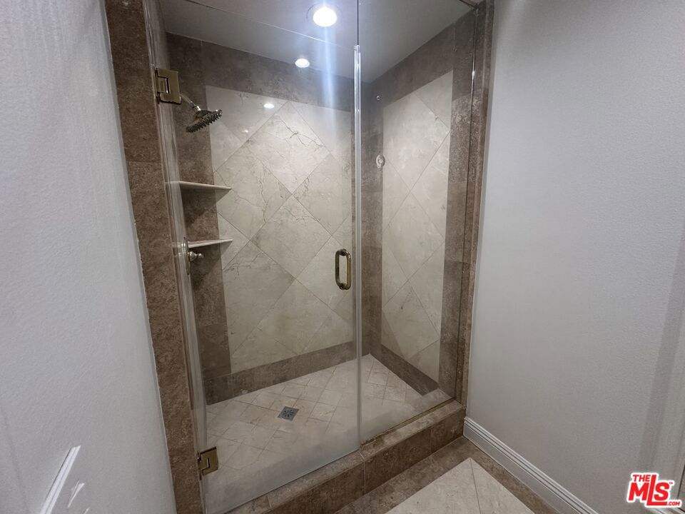 324 N Palm Drive 206