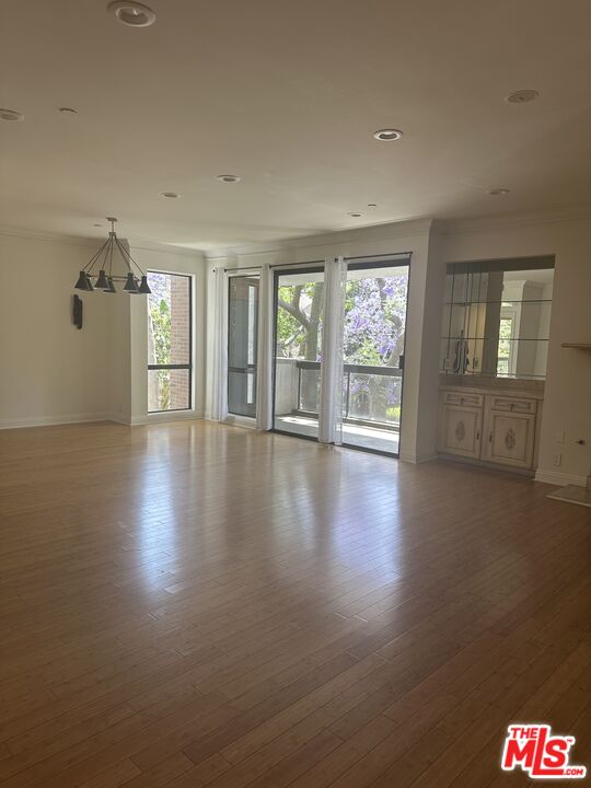 324 N Palm Dr Unit: 206